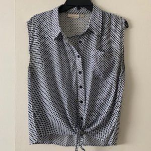 Cropped tie front Top